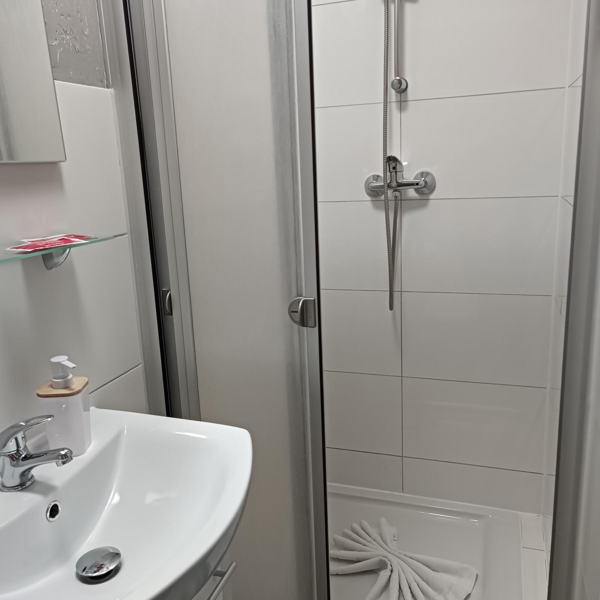 Hotel Ari كايزرسلاوترن المظهر الخارجي الصورة