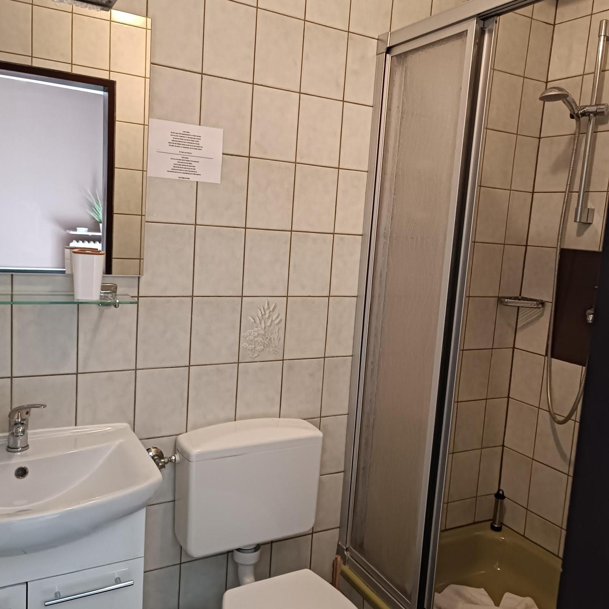 Hotel Ari كايزرسلاوترن المظهر الخارجي الصورة